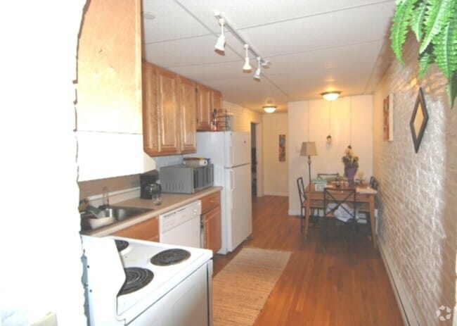 Building Photo - 98 Tyler St Rental