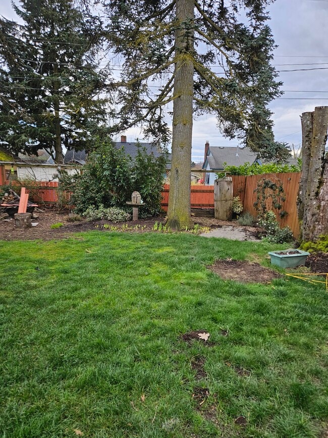 Photo - 611 W 32nd St