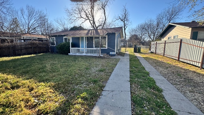 Photo - 716 Gardiner St