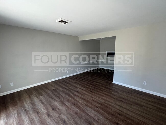 Photo - Lovely 2 Bedroom 1.5 Apartment Unit 2305-A