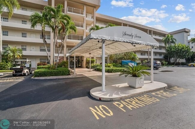 Photo - 3930 Oaks Clubhouse Dr Unidad 307