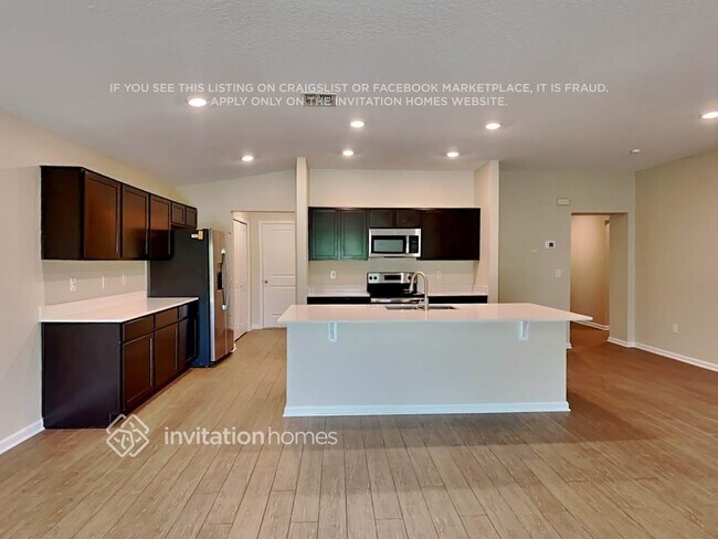 Photo - 978 Caitlin Loop