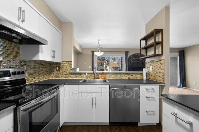 Photo - 1043 Warwick Ct