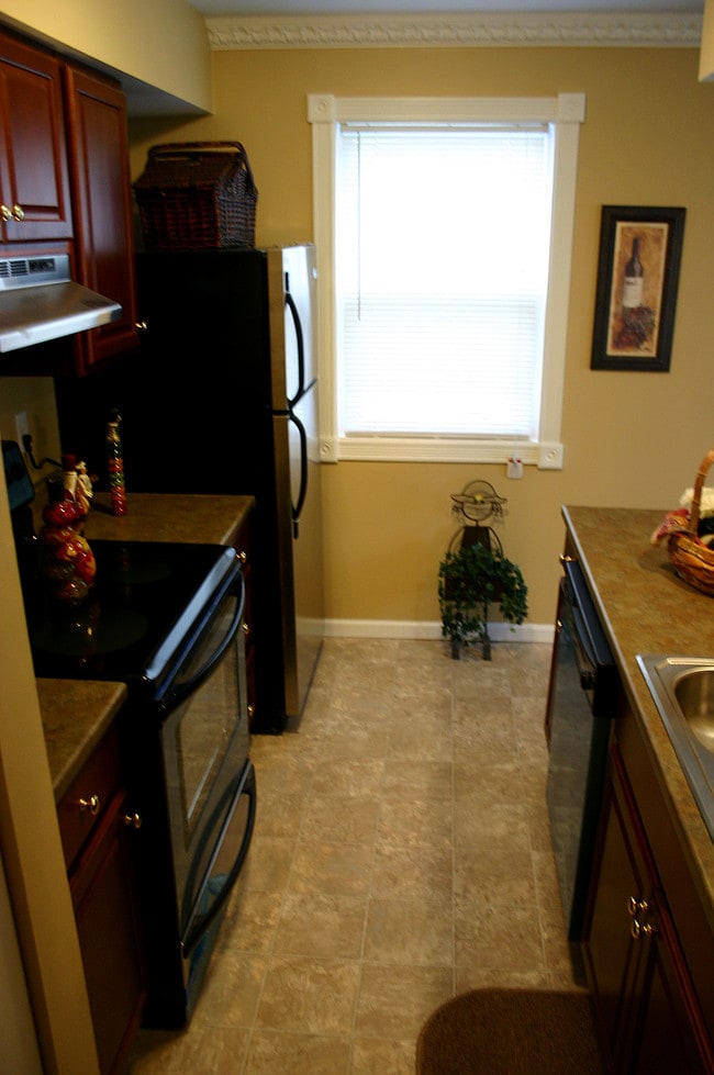 Photo - Amherst Place Condominiums