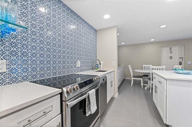 Building Photo - 812 Sky Pine Way Unit C2