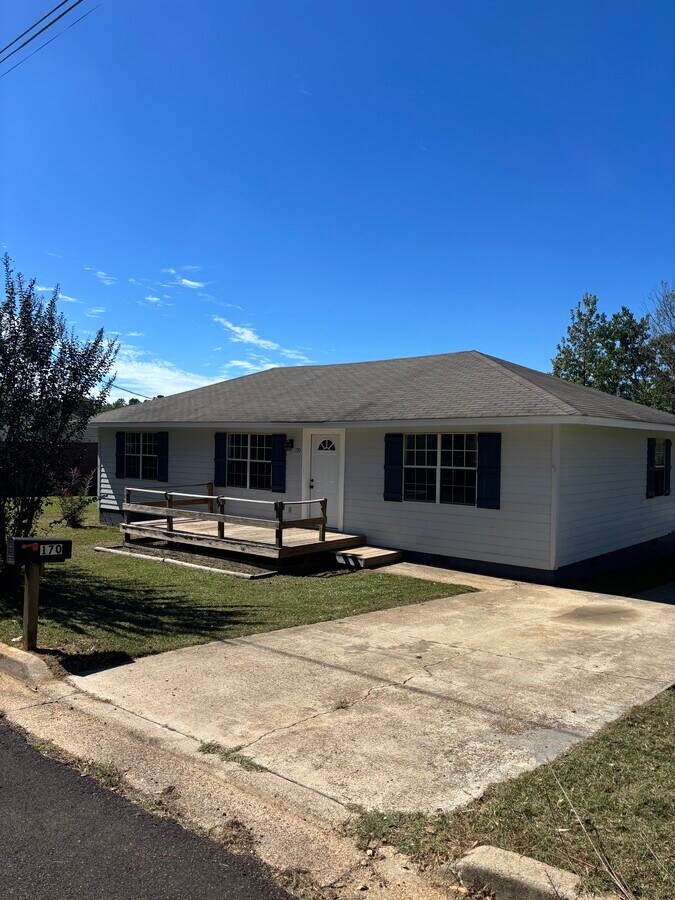 Photo - 170 Colonial Cir