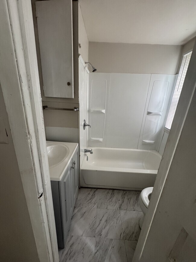 908 SW Macvicar Ave Unit 1