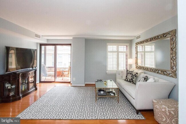 Photo - 2400 Clarendon Blvd Unidad 906