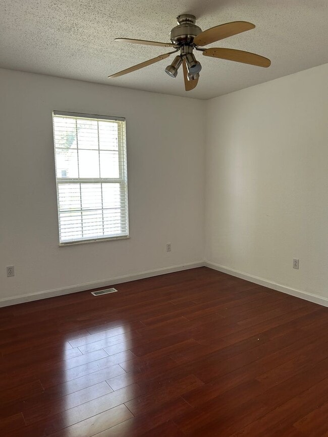 Photo - 1456 Kingsley Dr