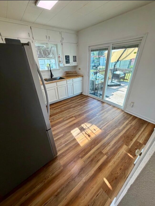 Photo - 428 10th Ave N