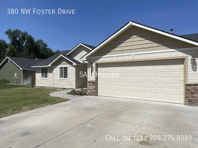 Photo - 380 NW Foster Dr