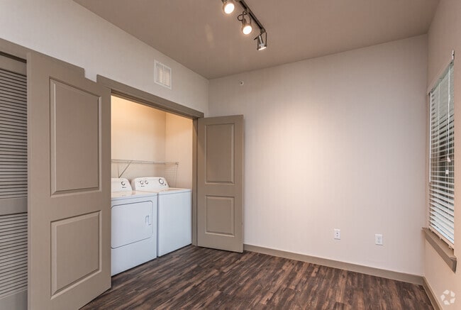 1BR, 1BA - 776SF Dining Room & Laundry Closet
