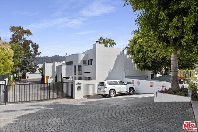 Building Photo - 29221 Heathercliff Rd Unit 11 Rental
