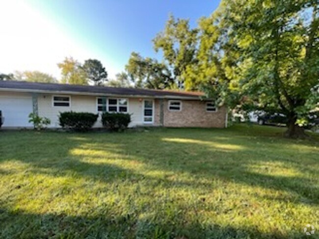Building Photo - 3 Bedroom 1.5 bath Available Now! Rental