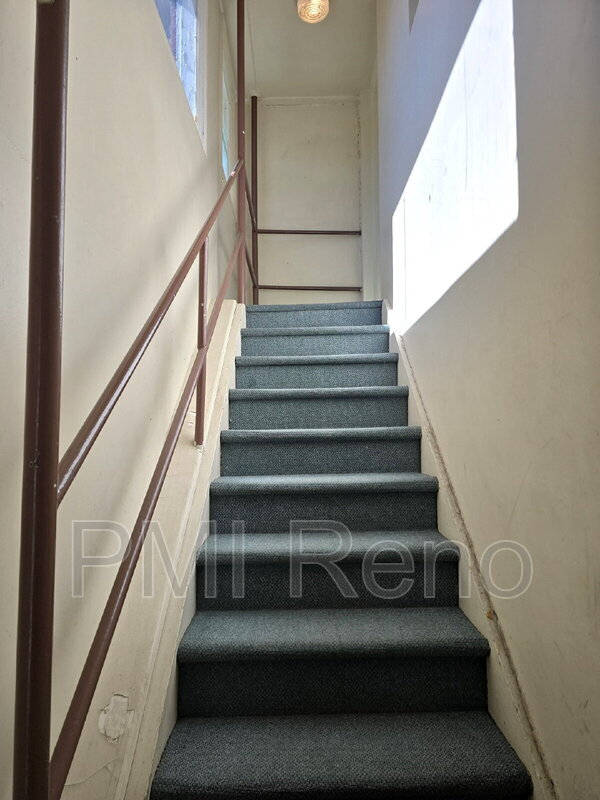 Photo - 422 St Lawrence Ave Unit B