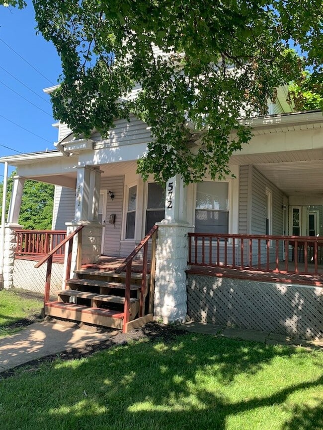 Building Photo - 572 Bowman St Unit 572 1/2