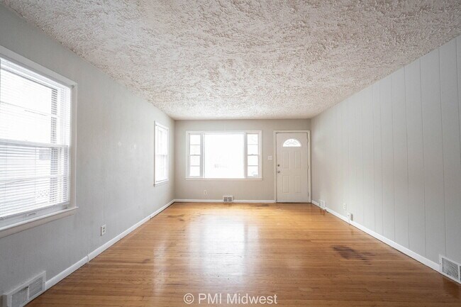 Photo - "Charming 2-Bedroom Bungalow in Indianapolis – Cozy Living with 950 Sq Ft of Comfort!"