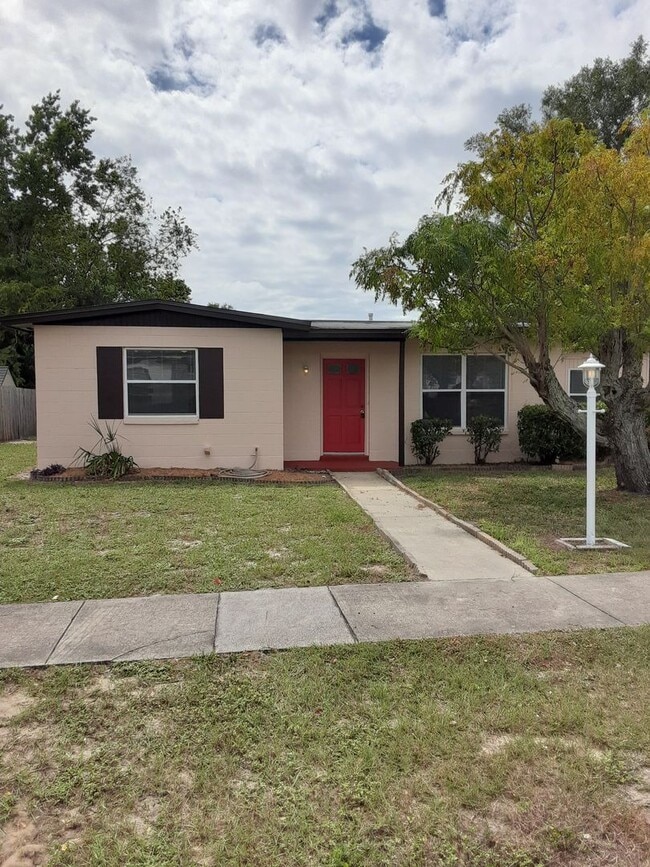 Building Photo - Clean & Cozy 2 Bedroom Home