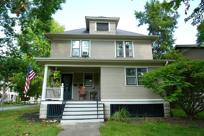Photo - 28 N Wright St Casa