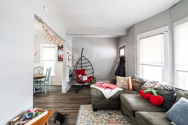 Photo - Bartlett Lower steps to campus