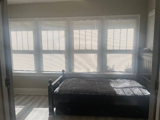 1021 Keokuk St Unit Down