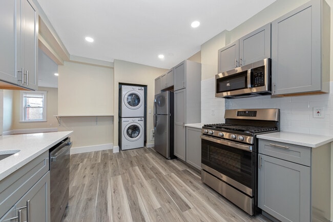 Building Photo - 46 Brackett St Unit 44-3