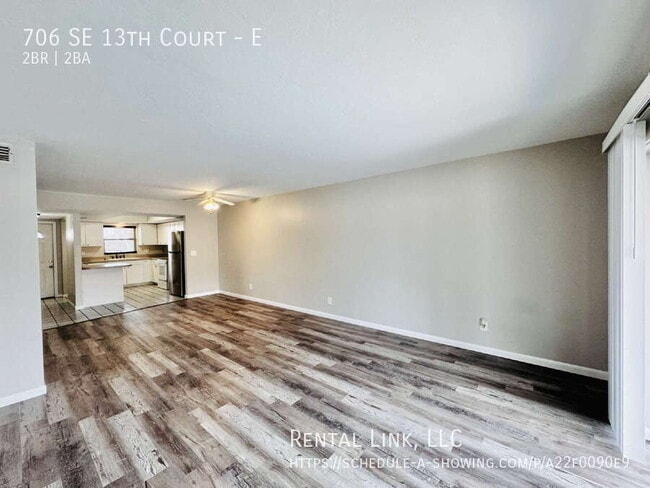 Building Photo - 706 SE 13th Ct Unit E