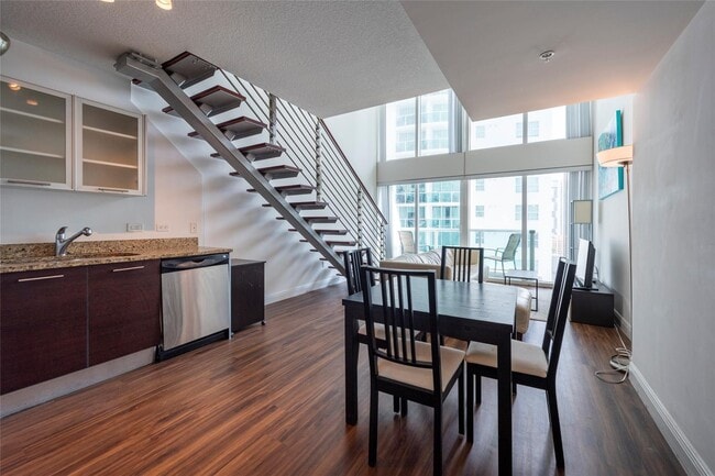 Building Photo - 41 SE 5th St Unit 1315