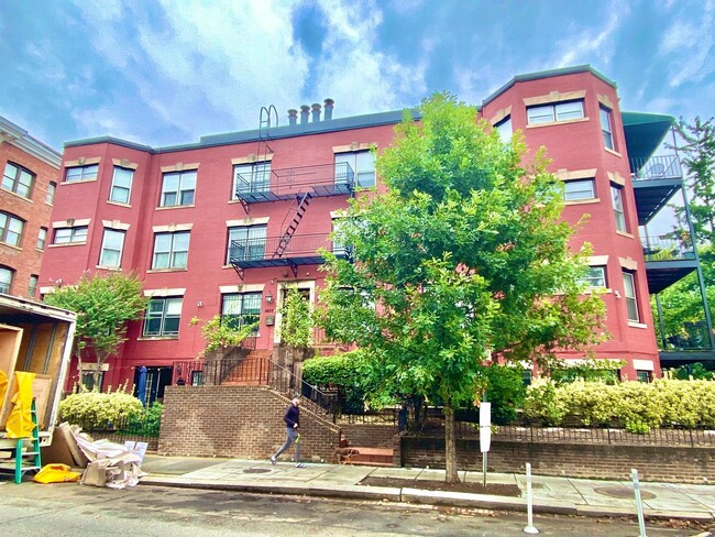 Logan/Dupont 1BR 1BA unit with hardwood fl... - Logan/Dupont 1BR 1BA unit with hardwood fl... Rental