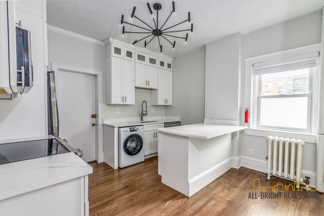 Building Photo - 369 Tappan St