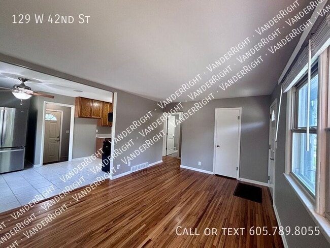 Photo - 129 W 42nd St