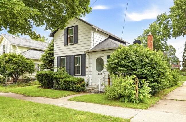 Building Photo - Updated 3BR Home with New Kitchen & 2-Car Garage