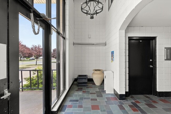 Main Entry - Sea Breeze Apartments