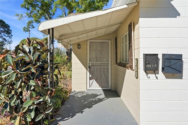 Photo - 755 Alamanda Way S