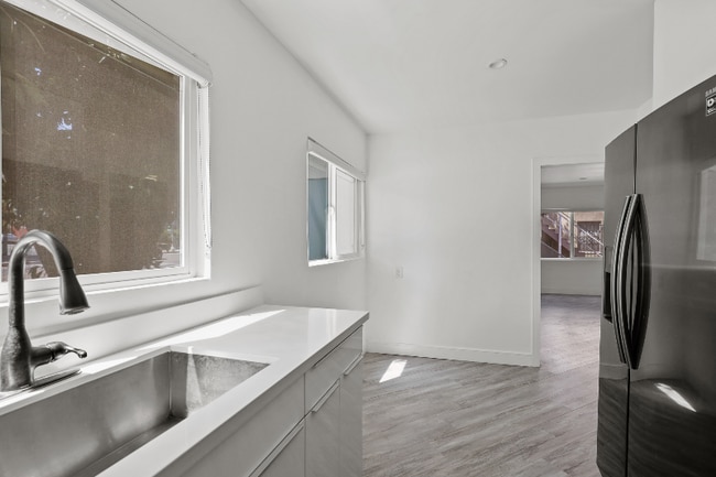 Photo - 1486 Silver Lake Blvd Unidad 1490