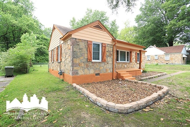 Photo - 3123 Signal St