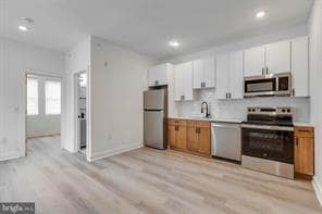 Building Photo - 3962 Parrish St Unit 6