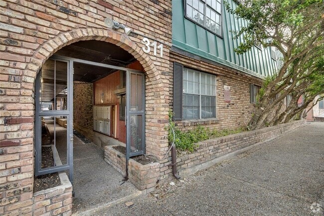 Building Photo - 311 E 31st St Unit 102 Rental