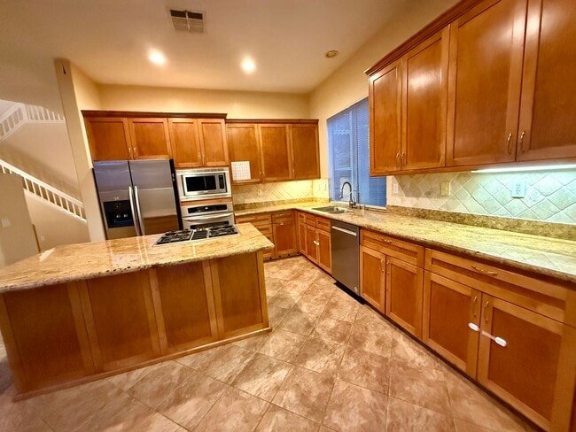 Photo - Scripps 3br plus loft garage yard granite kitchen TEXT 858-774-1574