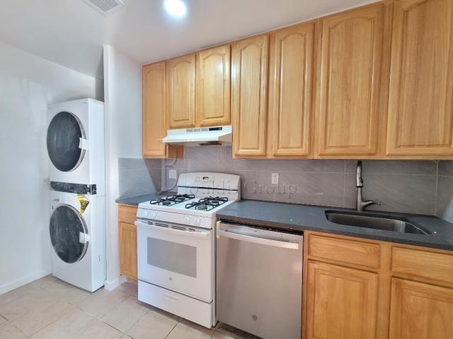Photo - 4 bedroom in ASTORIA NY 11102 Unit 3