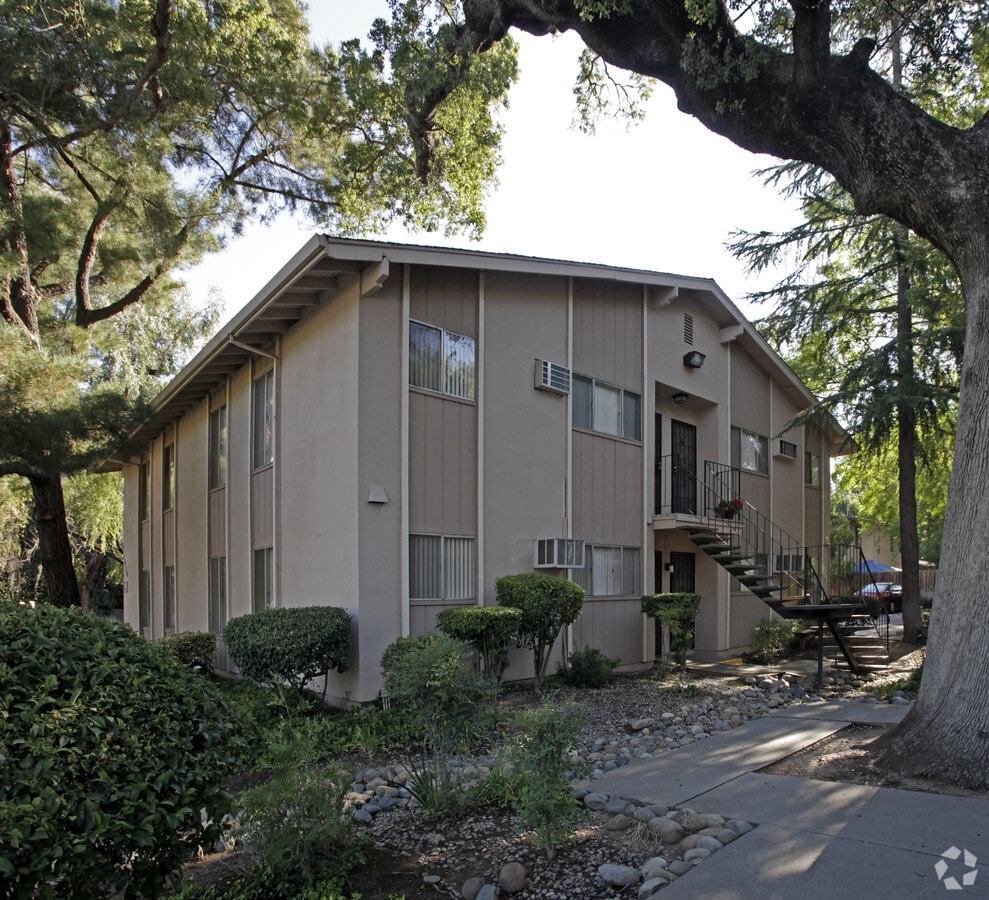 Lone Oak Apartments - Lone Oak Apartments
