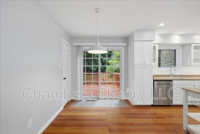 Photo - 2988 Borge St