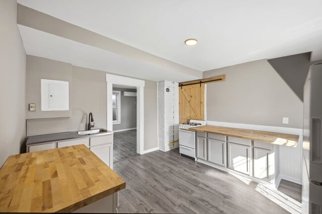 Photo - 180 Hayden Ave