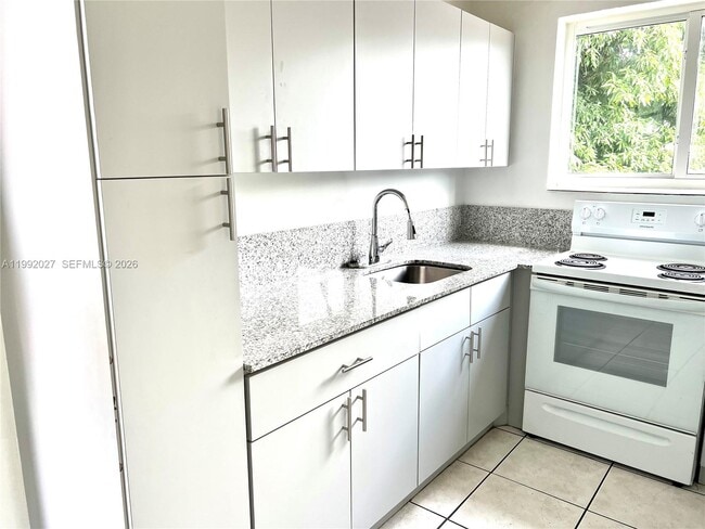 Photo - 2121 SW 4th St Unit 2