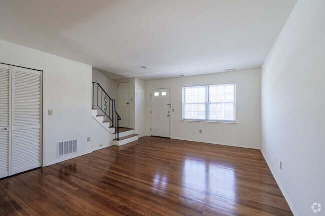 2BR, 2BA - 1,036SF - Living Room