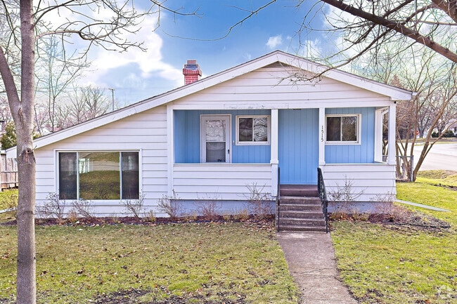 Building Photo - 1515 N Pleasant Dr Rental