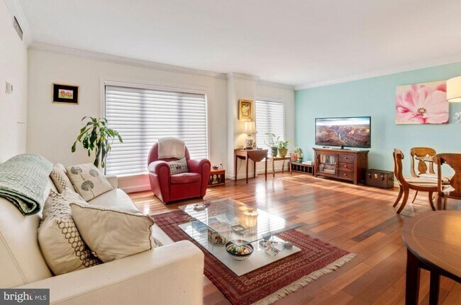 Photo - 1080 Wisconsin Ave NW Unidad 405