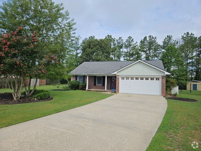 Building Photo - New on Rental Market - 3 bed, 2 bath, full...