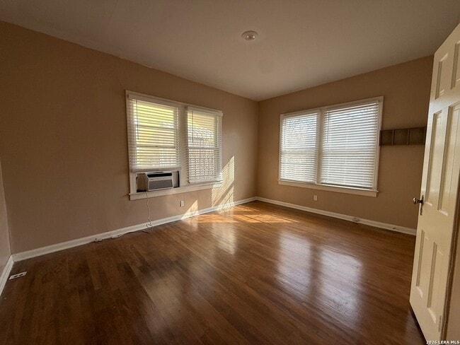 Photo - 528 W Gramercy Pl