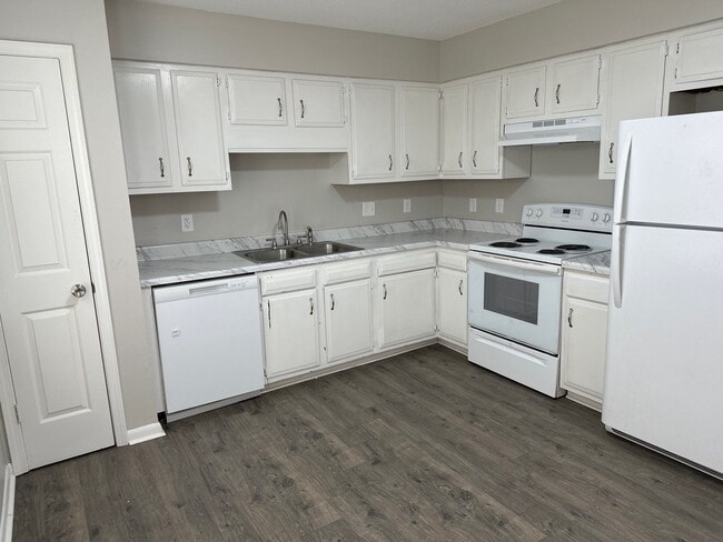 Photo - 643 Walker Rd